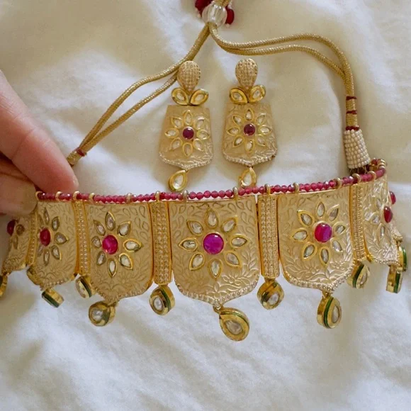 Brand new antique gold plated Indian Pakistani kundan Gold & Pink Necklace Set